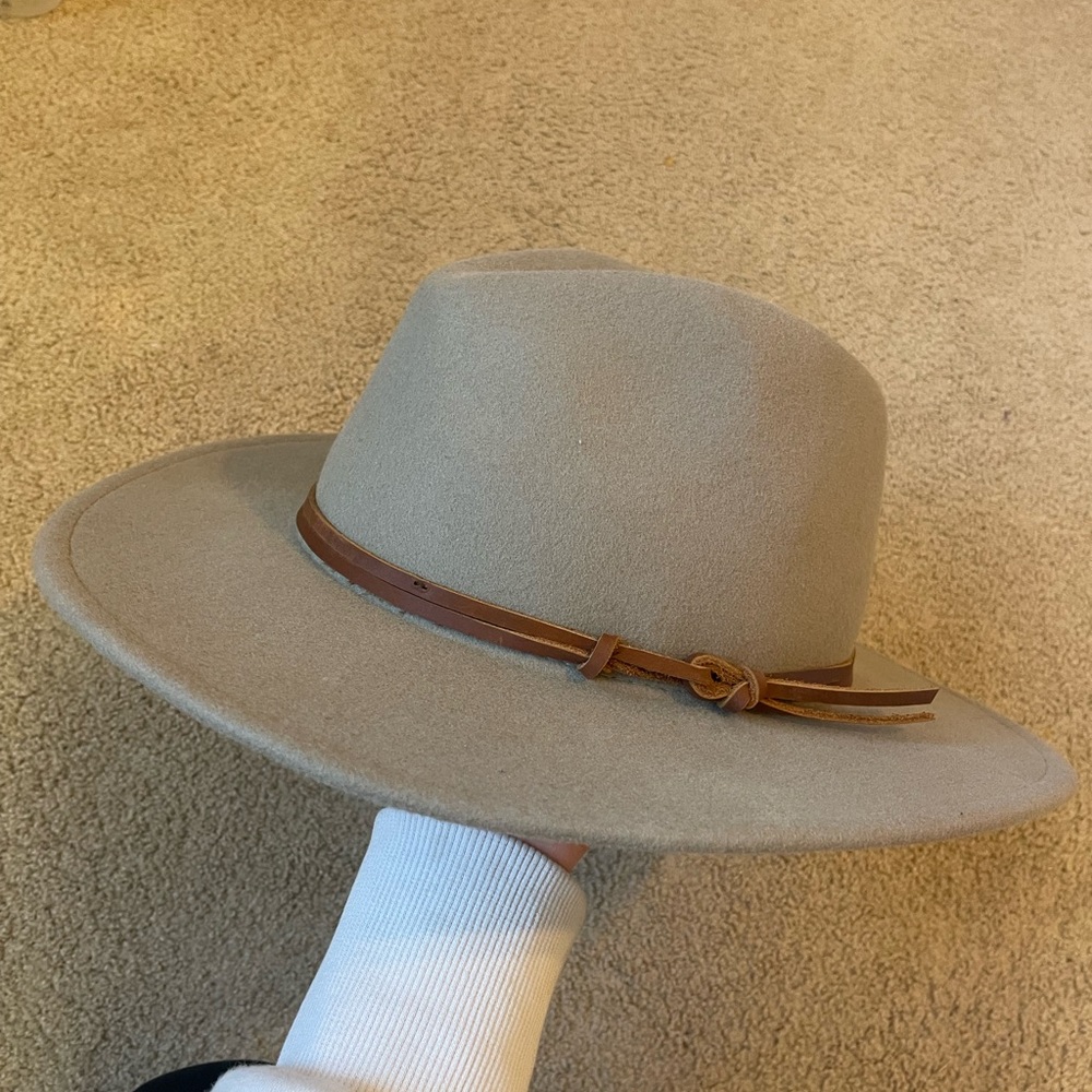 Wyeth 100% wool taupe hat. new with tags